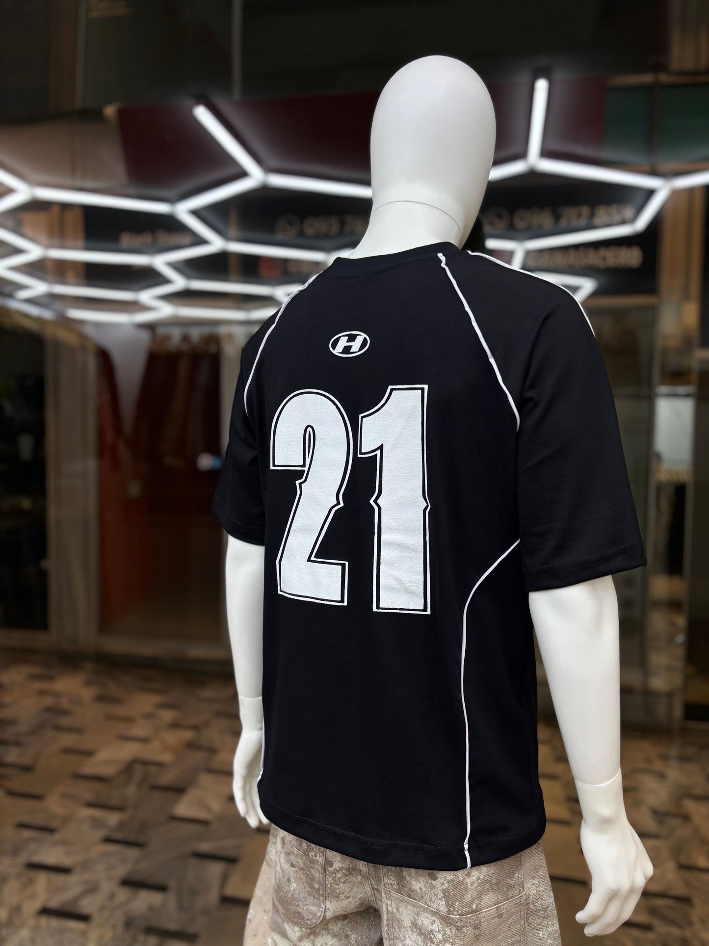 REMERA HUMAN BLACK [oversize]