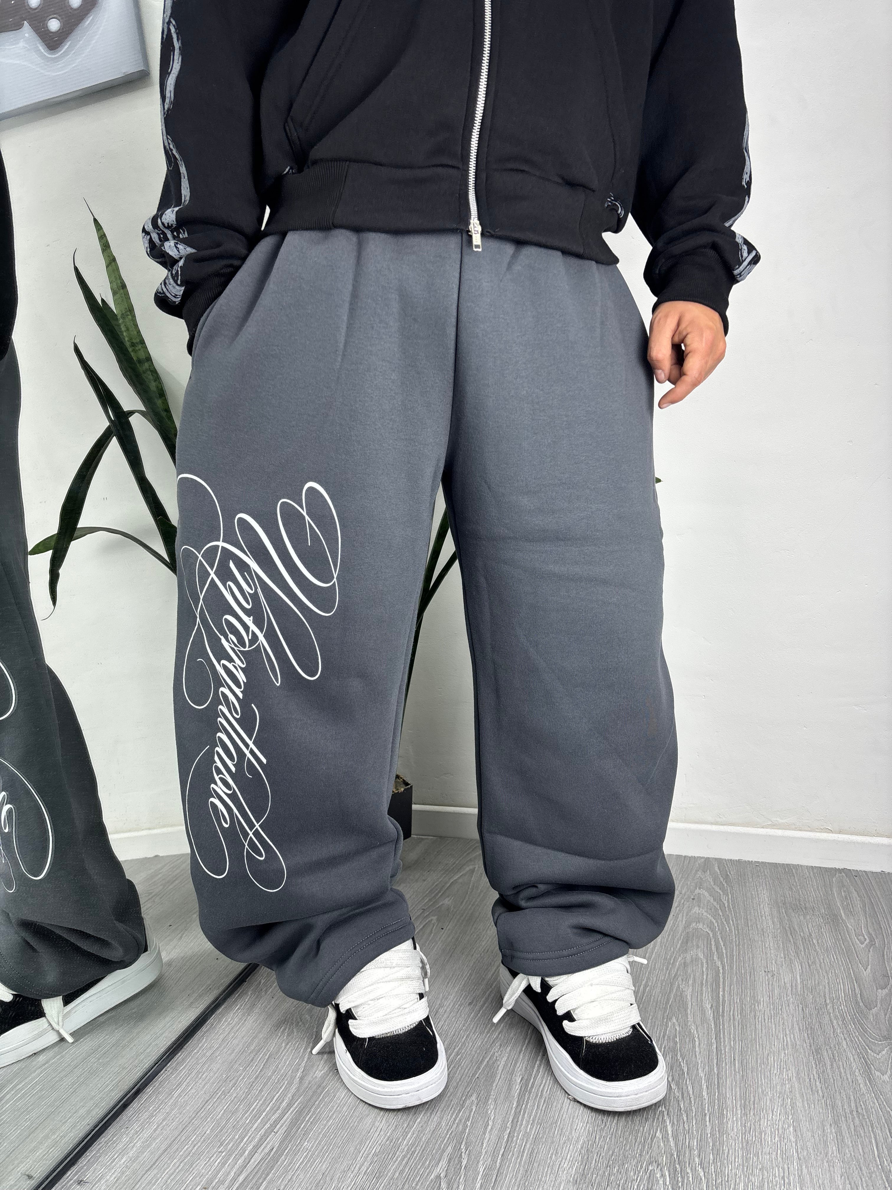 Jogging Letter Gris