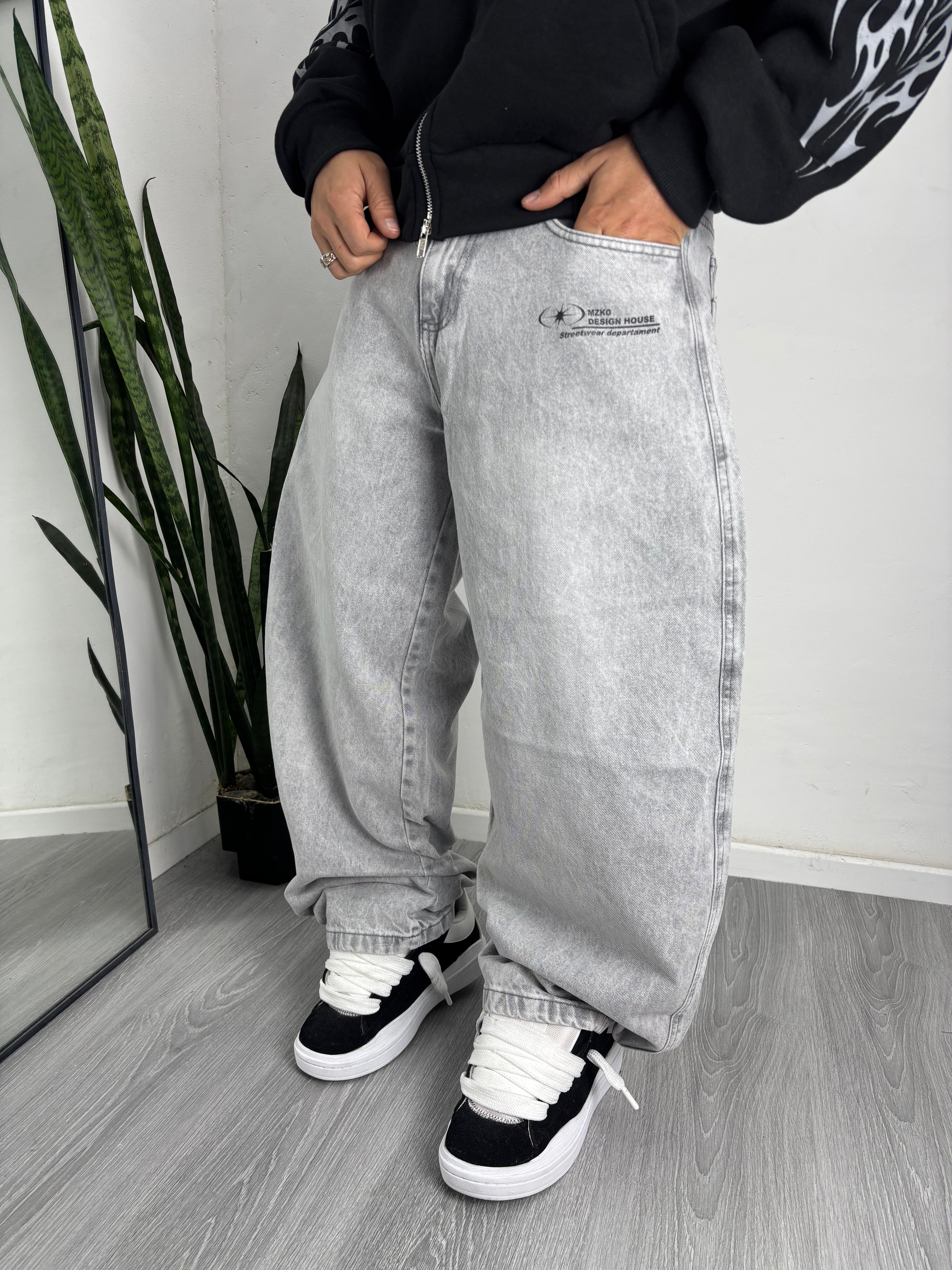 BAGGY MZKSTUDIOS