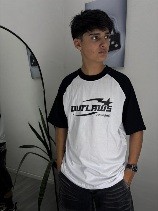 REMERA OUTLAWS [oversize]